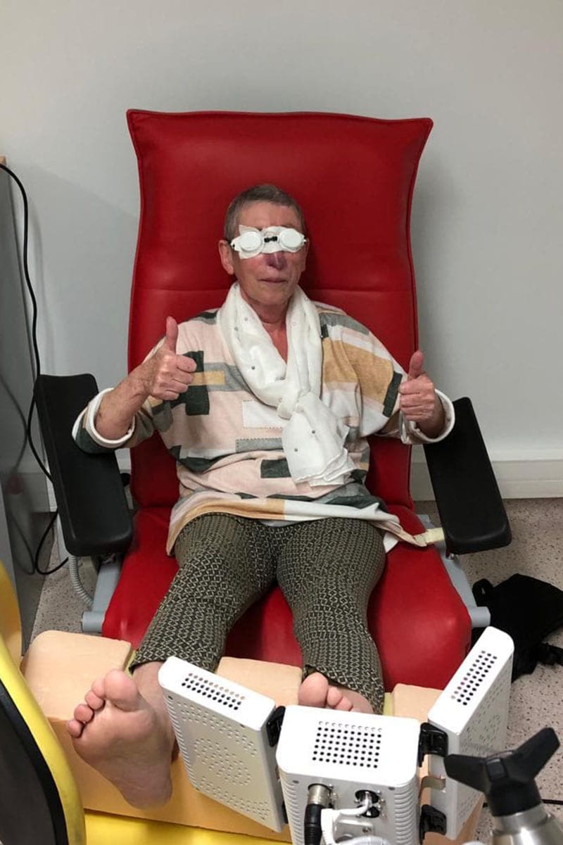 Sylvie en pleine séance de photobiomodulation